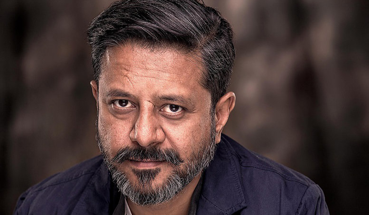 Ravin J Ganatra