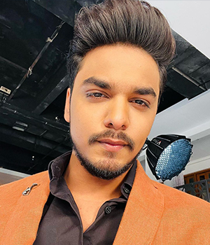Saaj Bhatt