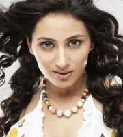  Urvashi Solanki